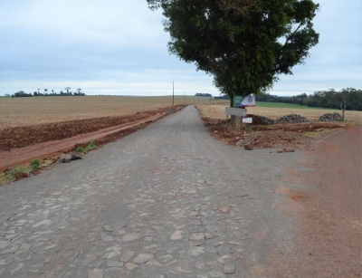 Pavimentação com pedras irregulares é finalizada na Linha Boa Esperança