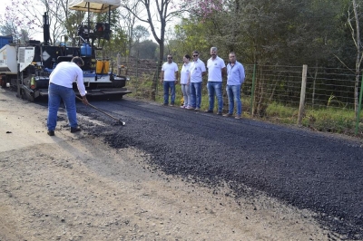 Nesta semana, será concluída a última etapa de recuperação da estrada que dá acesso à Linha Vista Alegre