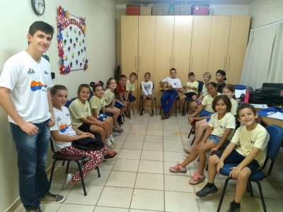 Aulas do Projeto Viola Lindeira iniciaram hoje em Entre Rios do Oeste
