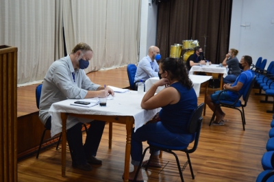Empresa que se instalará em Entre Rios do Oeste realiza entrevista de emprego