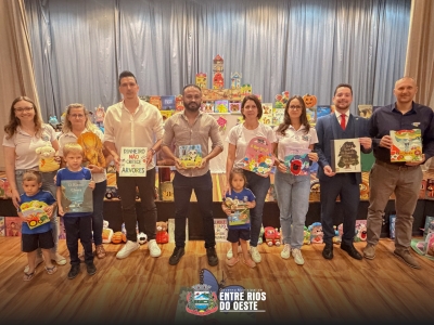 SECRETARIA DE EDUCAÇÃO E CULTURA INVESTE NA LEITURA E DISTRIBUI LIVROS PARA ALUNOS DA REDE MUNICIPAL