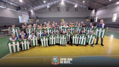 ENTREGA DE UNIFORMES PARA ATLETAS DA TERCEIRA IDADE