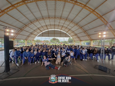 ALUNOS PARTICIPAM DE ESPETÁCULO SOBRE O COMBATE AO TRABALHO INFANTIL